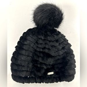 Calvin Klein ladies pompom knit toque